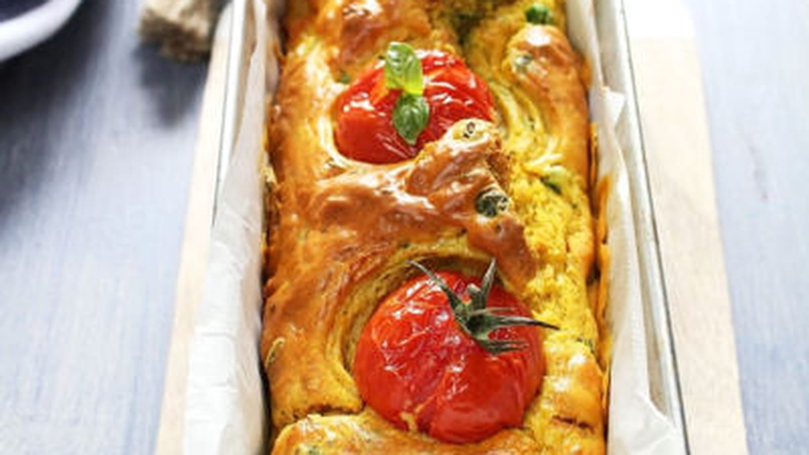 Cake au poulet, curry et petits pois