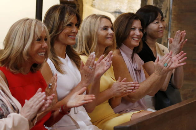 Les premi&egrave;res dames en p&egrave;lerinage au pays basque