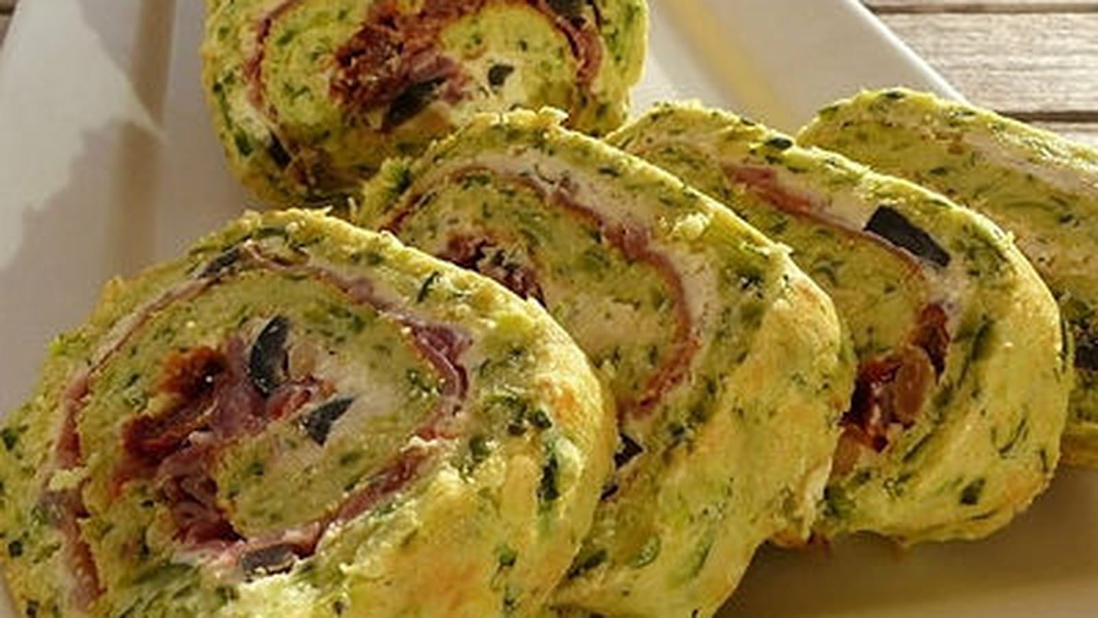 Gâteau salé roulé de courgettes au jambon cru, saveurs du Sud
