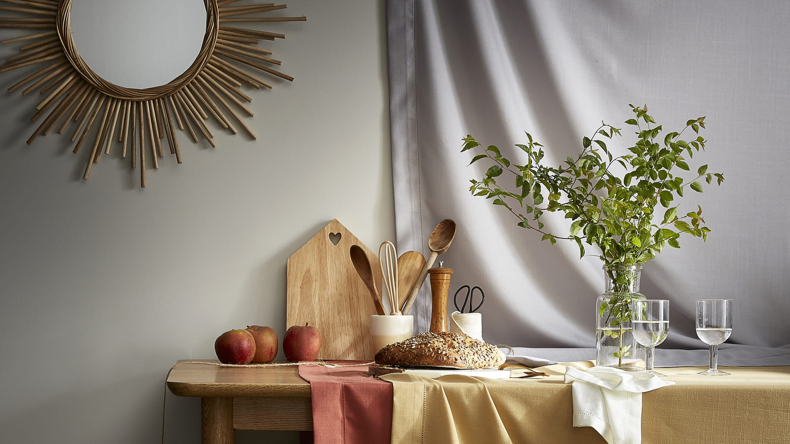 Une table ensoleillée 