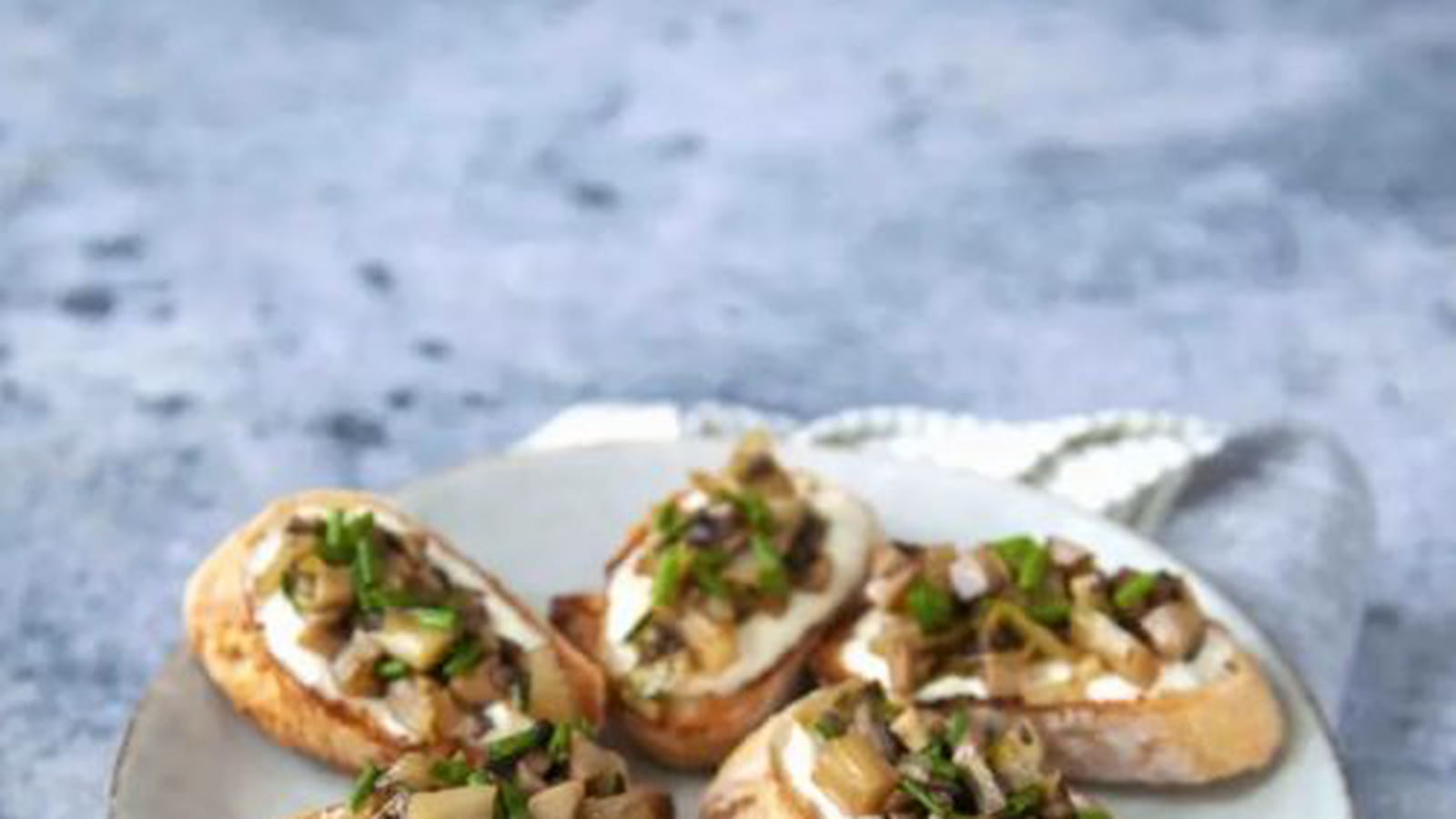 Crostinis vegan aux endives & champignons poêlés