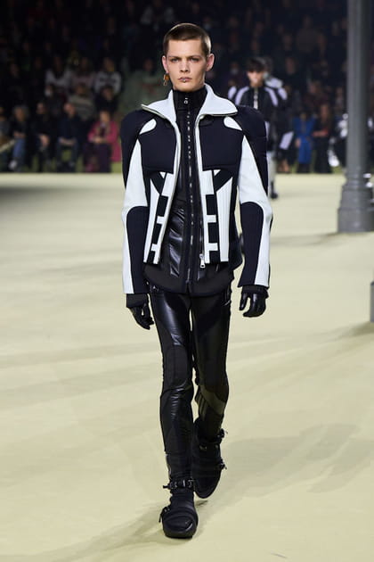 Look 48&nbsp;du d&eacute;fil&eacute; Balmain