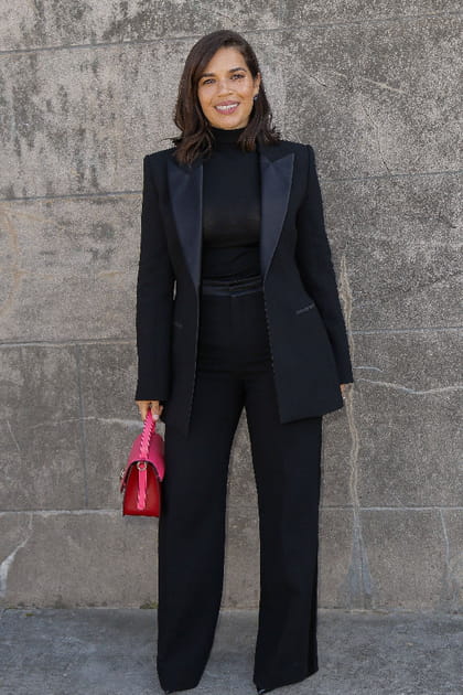 America Ferrera en costume noir au défilé Chloé printemps-été 2024