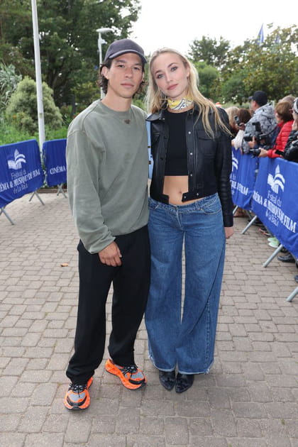 Chloé Jouannet en denim ample et veste en simili courte