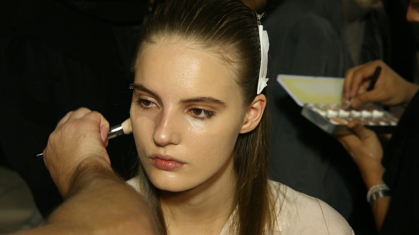 Backstage maquillage défilé Giambattista Valli : tendance nude