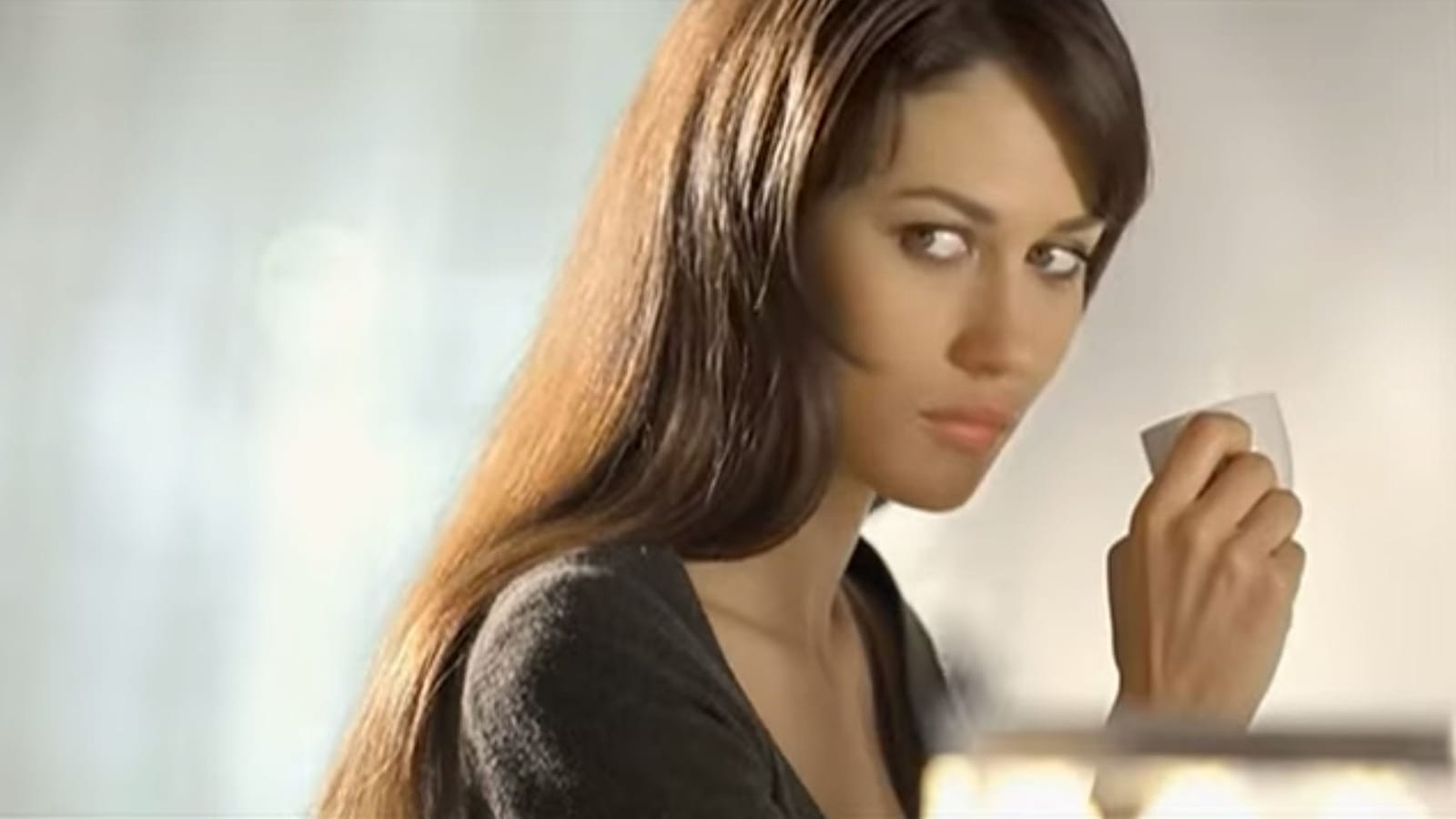 Olga Kurylenko, pour Carte Noire