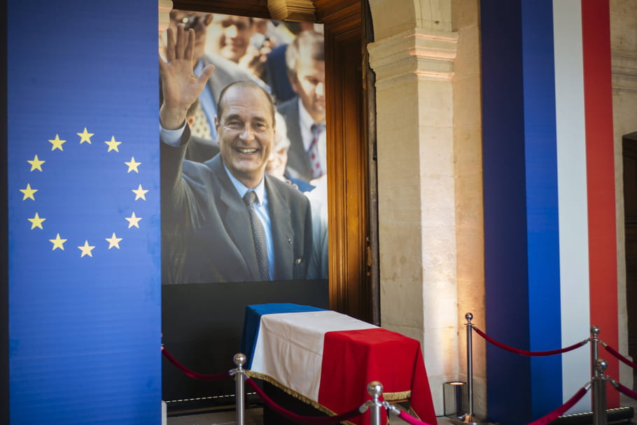 Hommage populaire à Jacques Chirac : Bernadette Chirac absente, les Français en pleurs