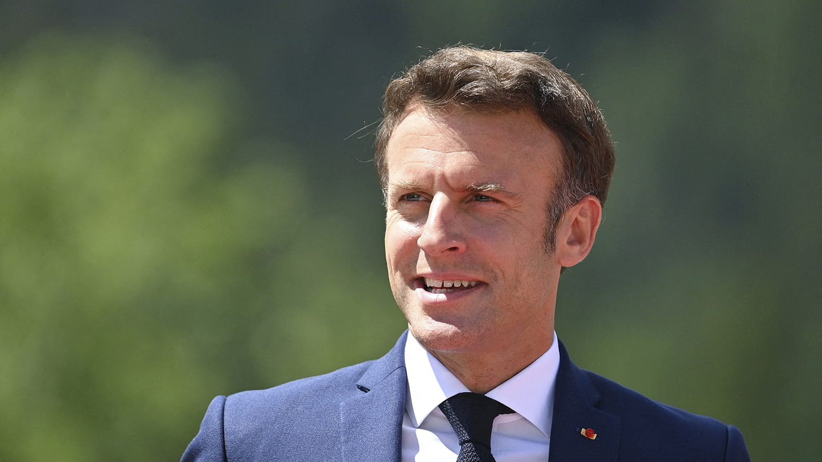 Emmanuel Macron sans barbe