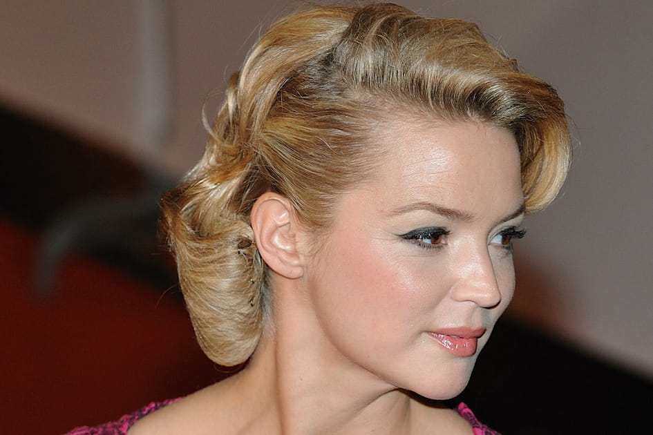 Virginie Efira, m&eacute;morable avec sa coiffure r&eacute;tro