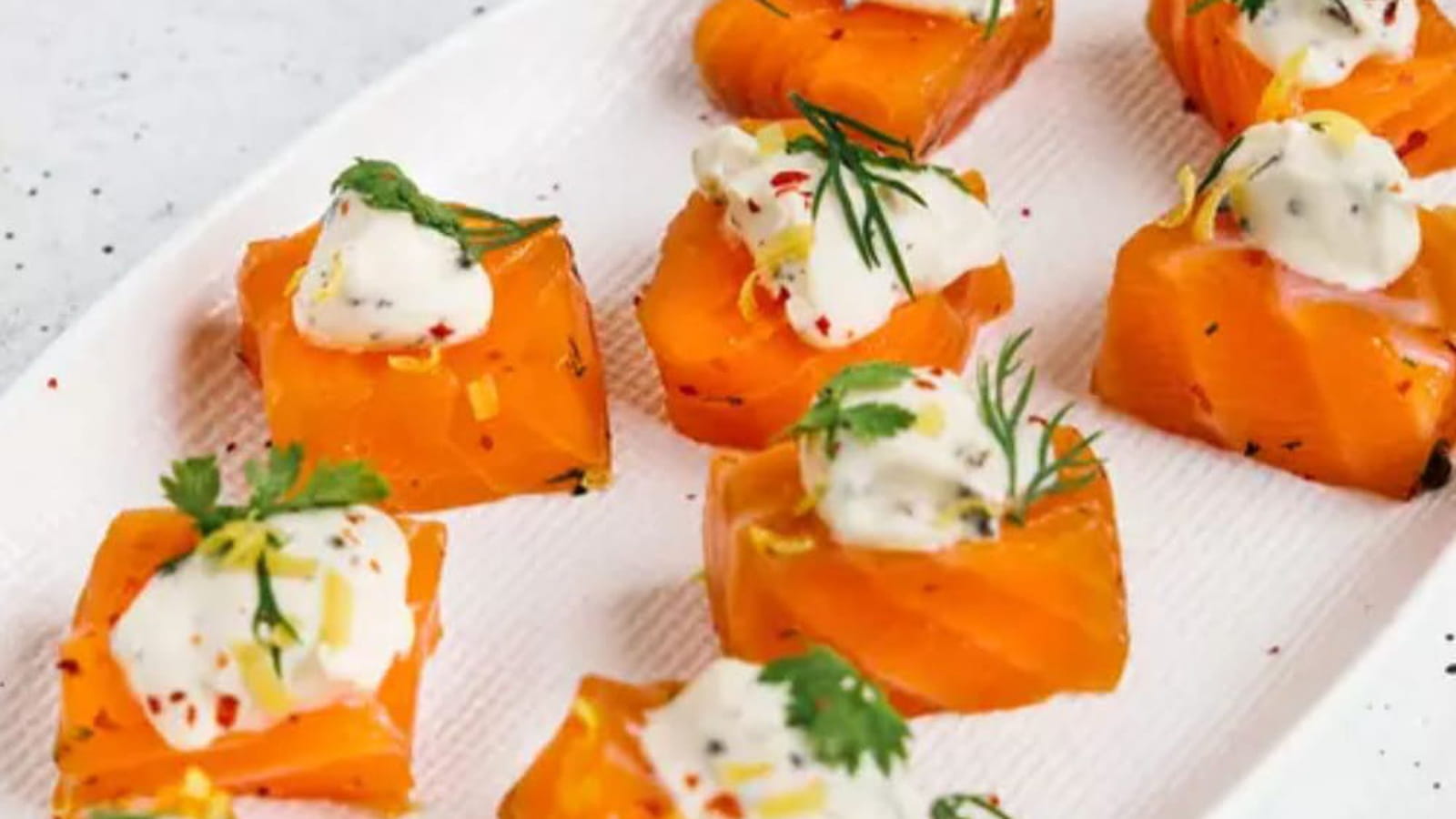 Dés de saumon gravelax, crème et morilles