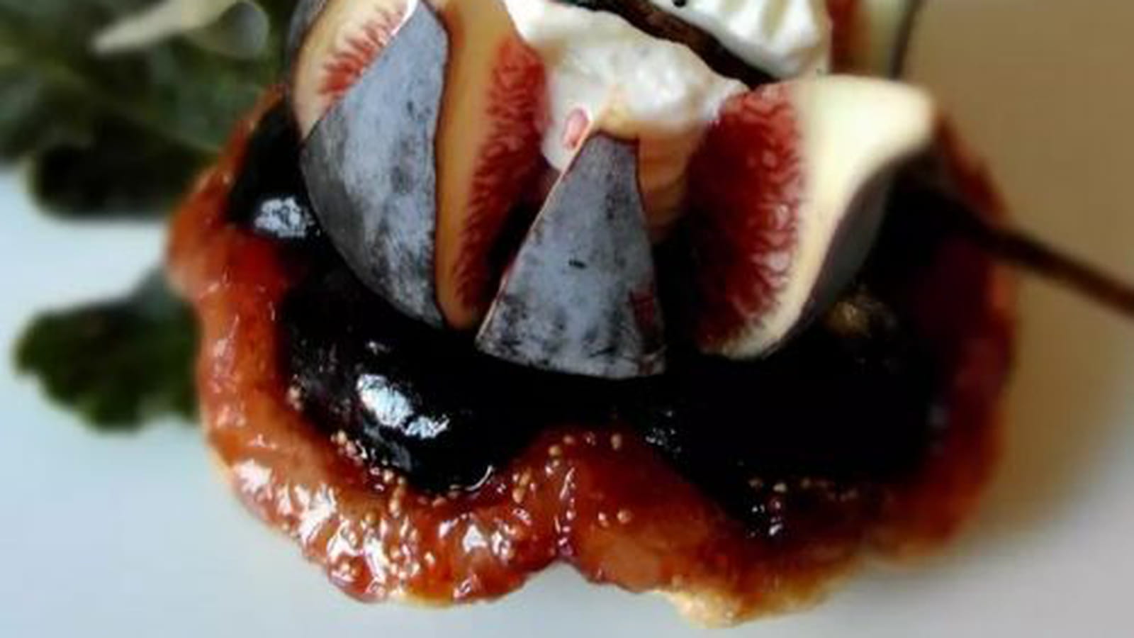 Tatin aux figues épicées, figues fraîche et chantilly