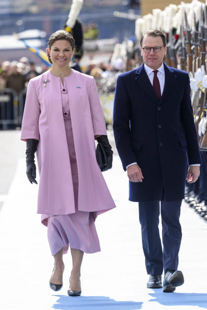 Victoria de Suède en total look rose pastel