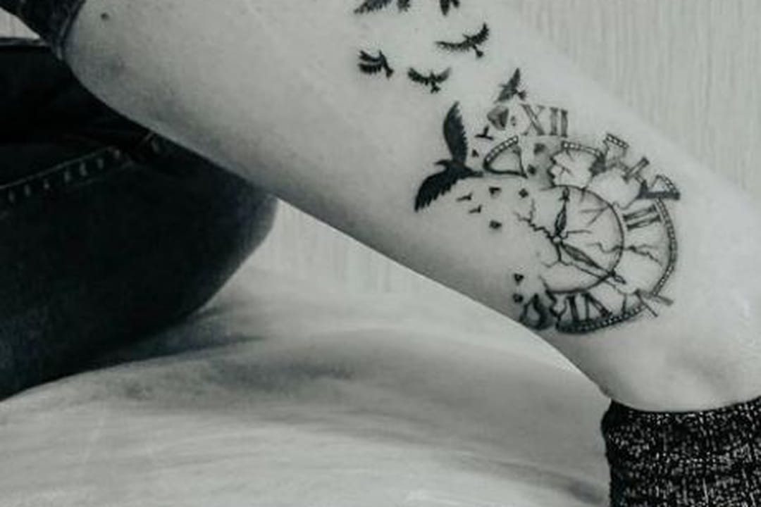 Tatouage Horloge Cassee