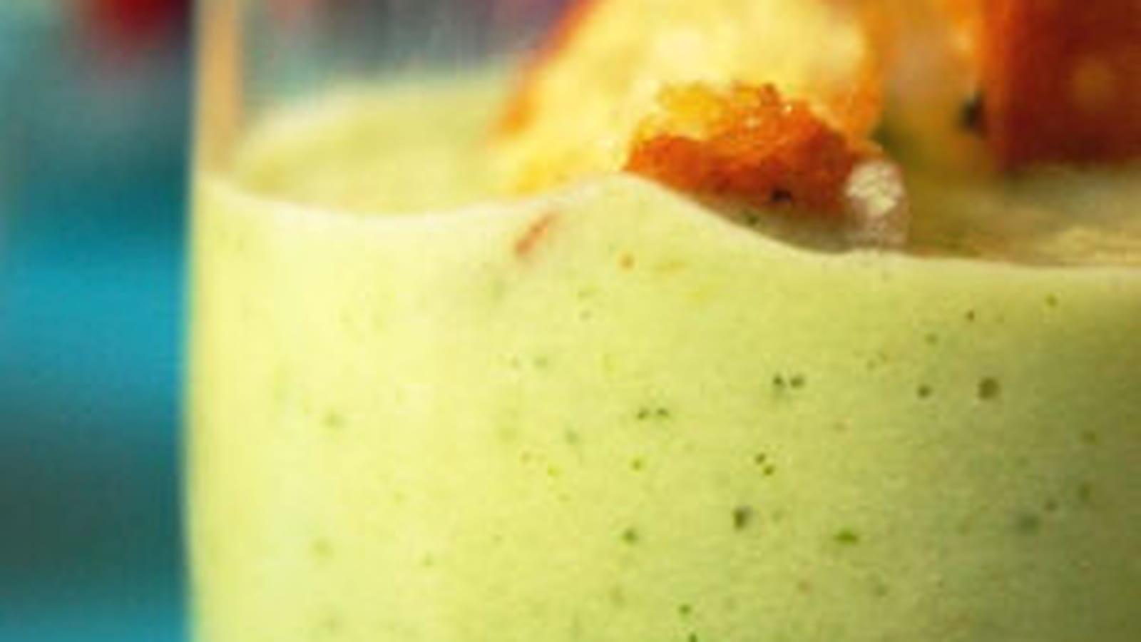Gaspacho de concombre aux herbes fraîches