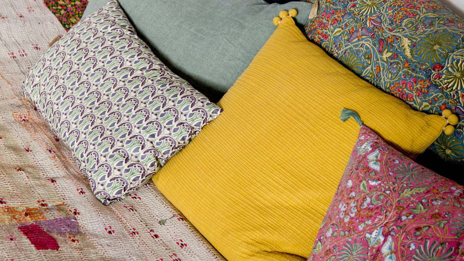 Housse de coussin ocre