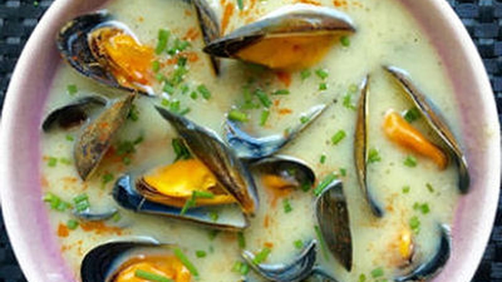 Velouté de panais, topinambours et moules de bouchot de la Baie du Mont-Saint-Michel
