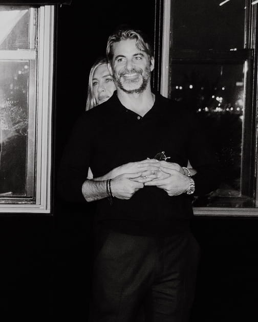 Jennifer Aniston a retrouv&eacute; l'amour dans les bras du s&eacute;duisant Jim Curtis&nbsp;!