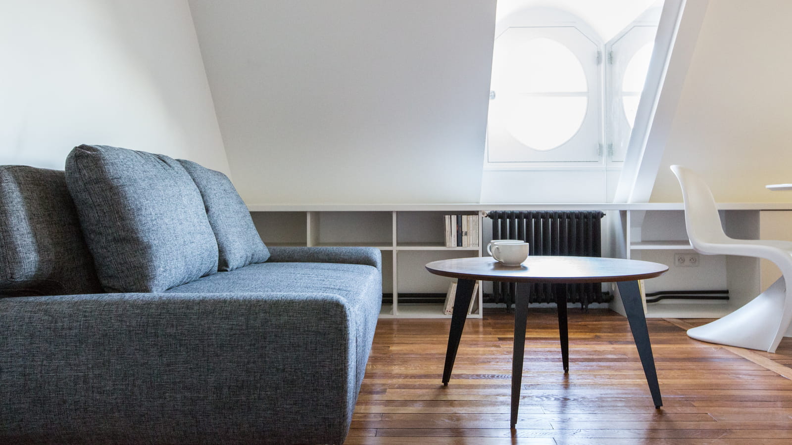 Un appartement sous les toits parisiens