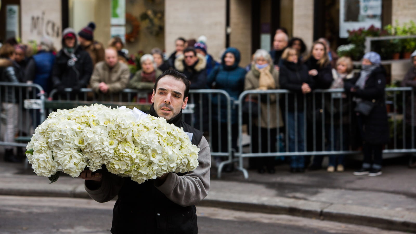 Les fleurs sont transportées