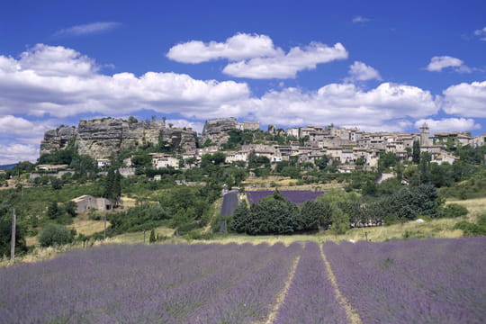 Oubliez Gordes, ce village proven&ccedil;al est encore plus beau&nbsp;: il est &eacute;pargn&eacute; des hordes de touristes
