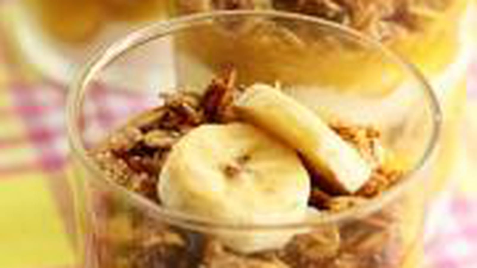 Dessert au muesli, yaourt coco et banane