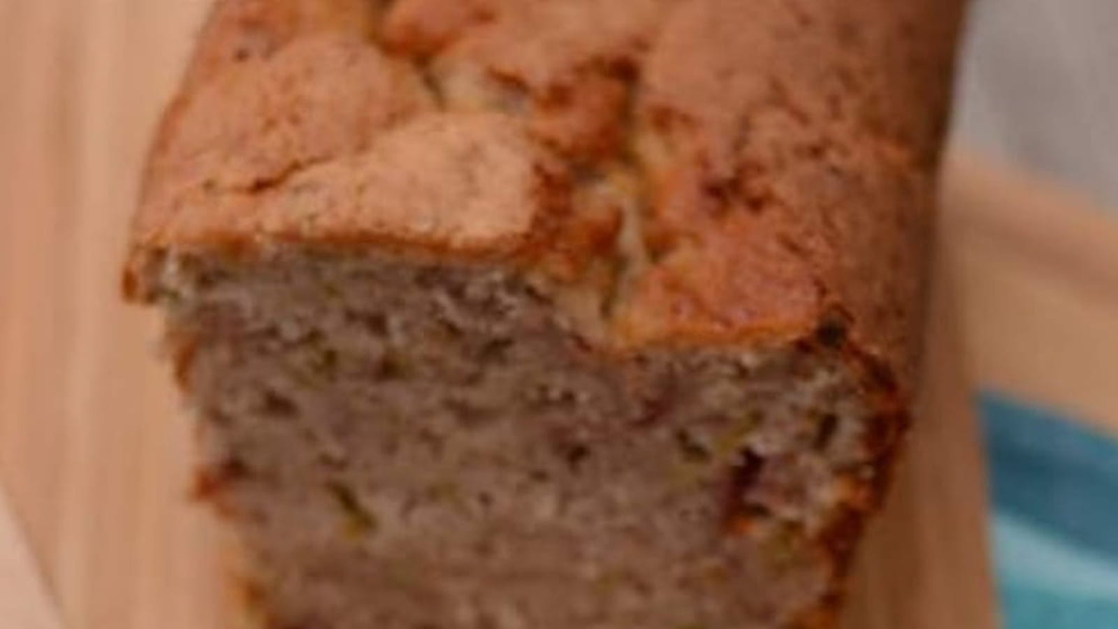 Cake au yaourt, rhubarbe et framboises