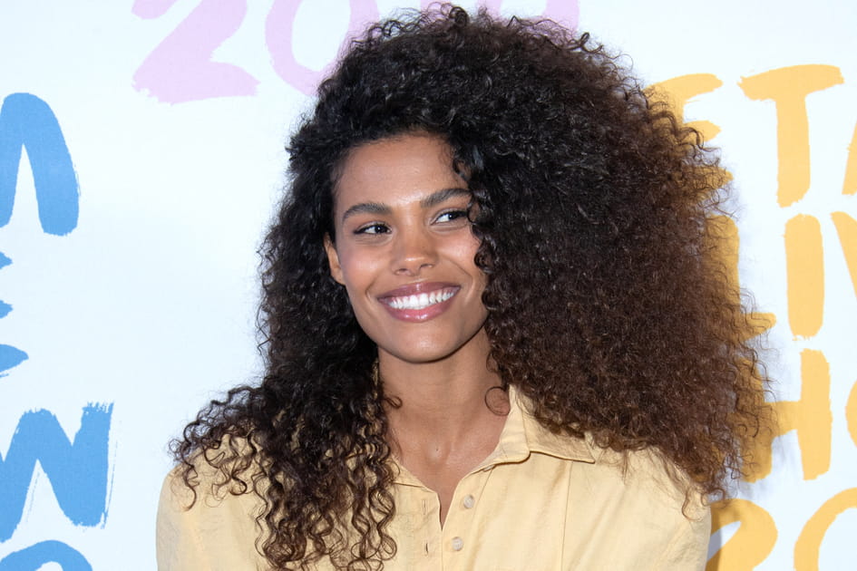 Top&nbsp;: Tina Kunakey, ultra naturelle