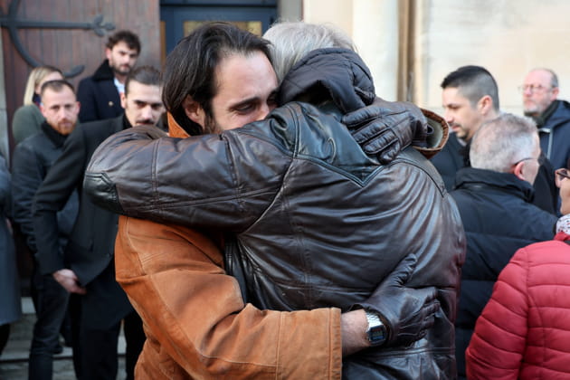 Funérailles de Guy Marchand : son fils en larmes