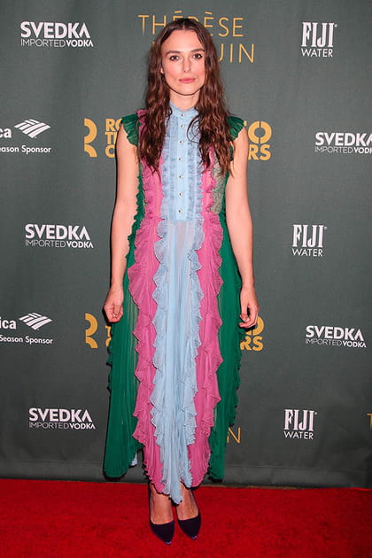 Keira Knightley en robe tricolore Gucci