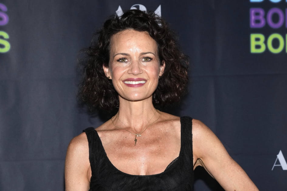 Le carr&eacute; aux boucles naturelles de Carla Gugino