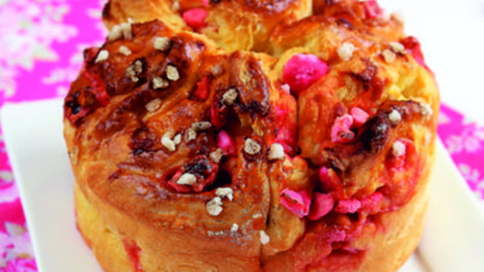 Brioche de Saint-Génix aux pralines roses
