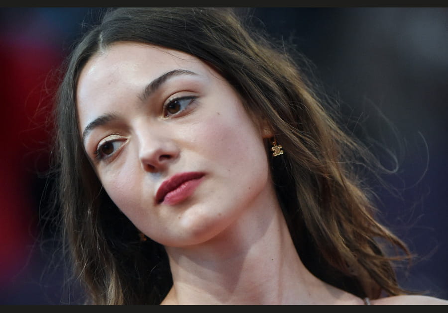 Les l&egrave;vres mordues de Lily Mclnerny