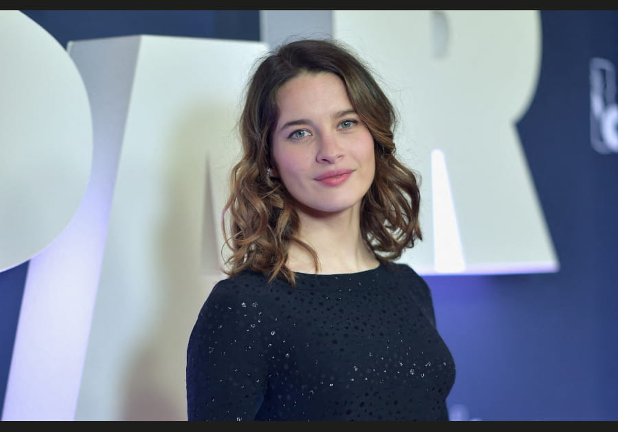 Le look naturel de Rebecca Marder