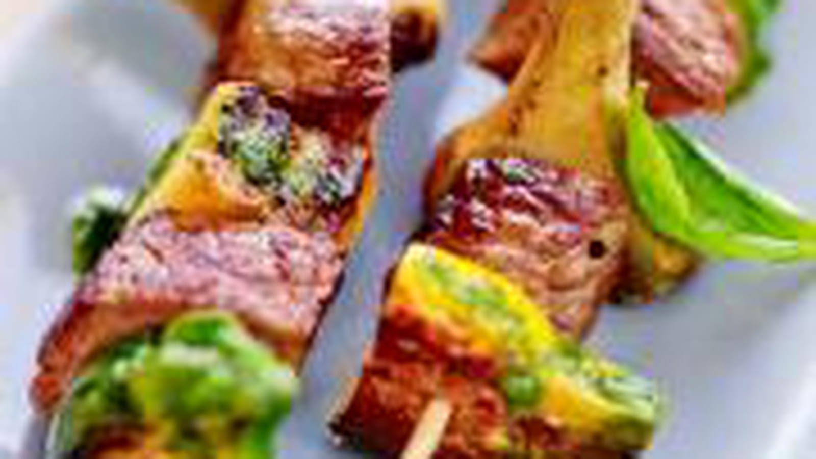 Brochettes de veau, aubergines, artichauts et courgettes