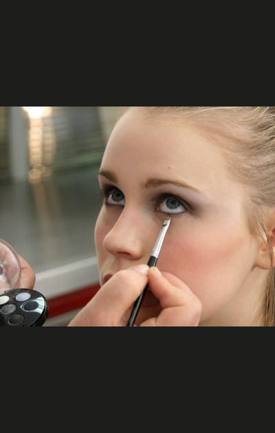 Bien appliquer son ombre &agrave; paupi&egrave;res en images