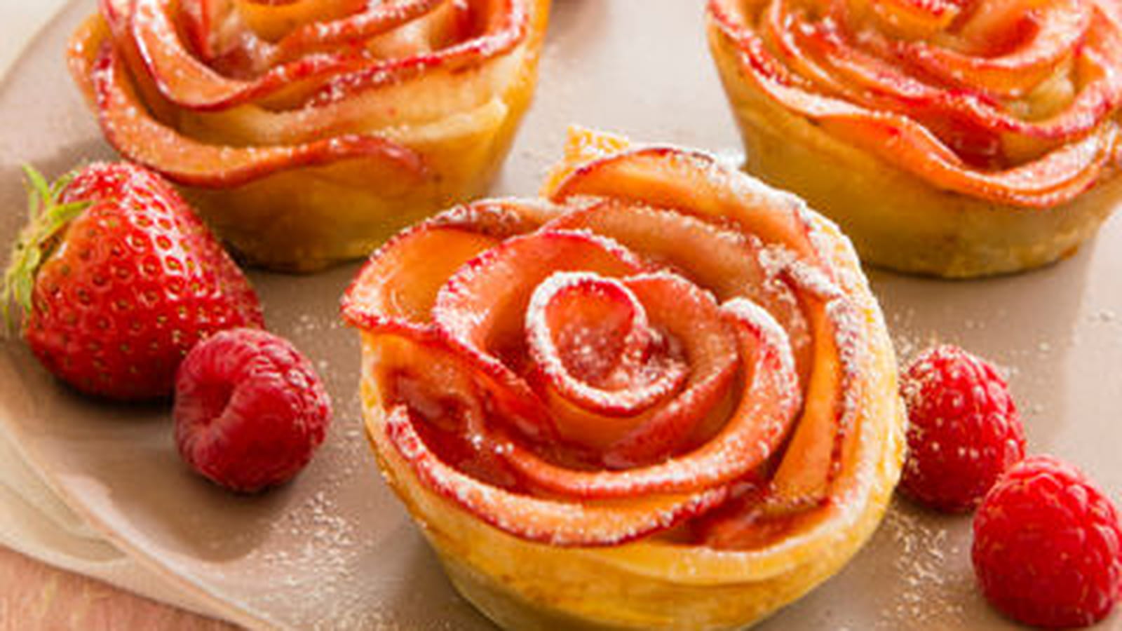 Tartelettes aux pétales de pommes et Confiture de Fraises-Framboises