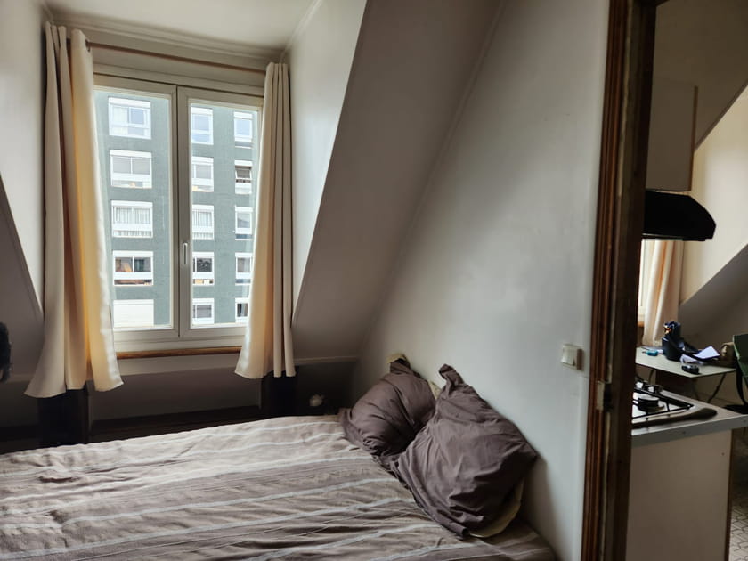Avant&nbsp;: une cloison superflue entre cuisine et chambre