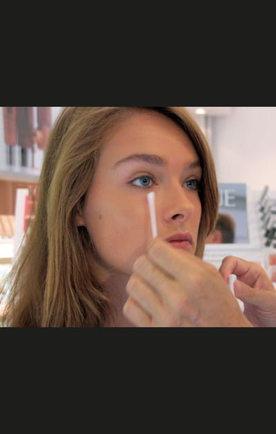 Appliquer l'anticernes