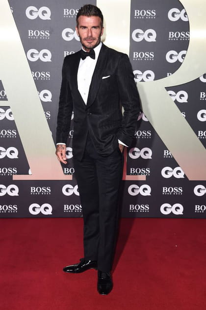 David Beckham en costume noir et nœud papillon