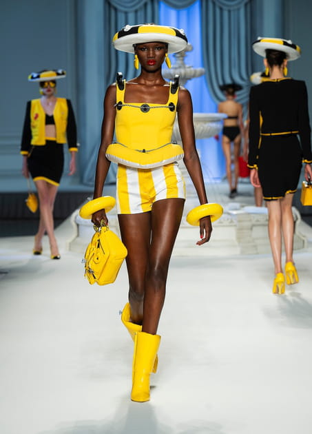 Look 23&nbsp;du d&eacute;fil&eacute; Moschino