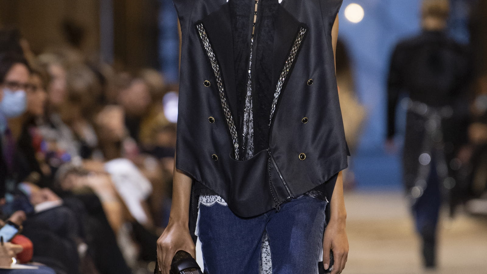 Look 10