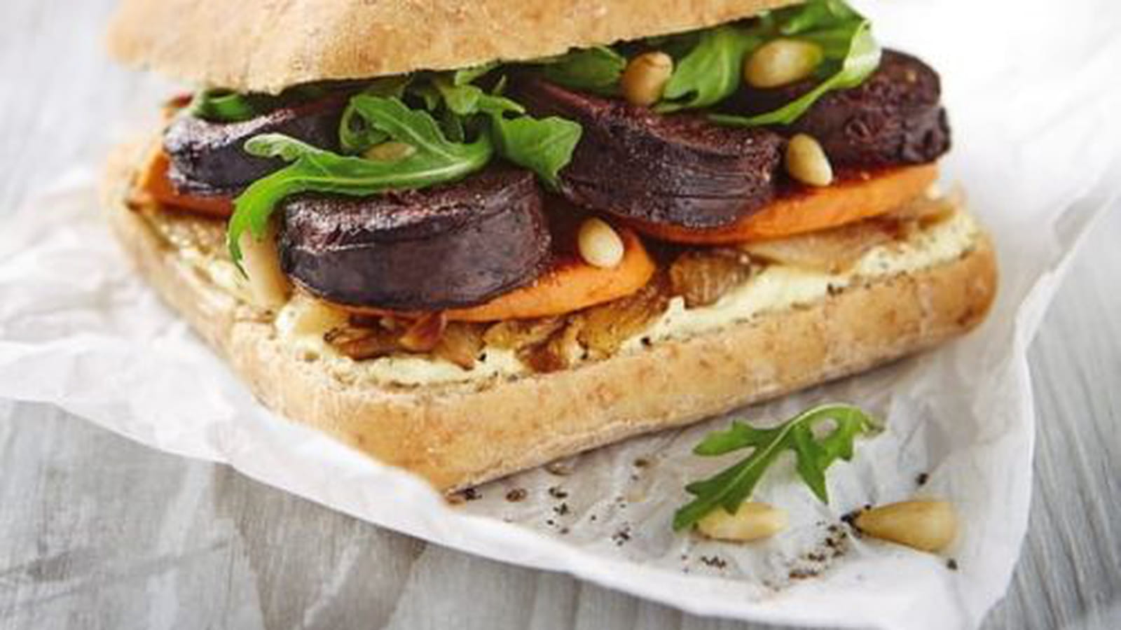 Burger de boudin noir aux oignons et patates douces grillées