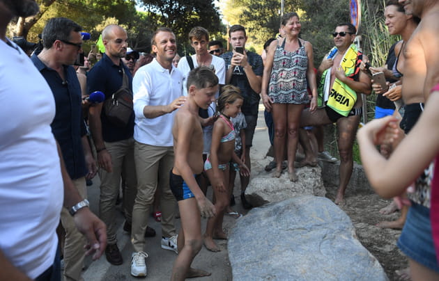 Premier bain de foule pour Emmanuel Macron