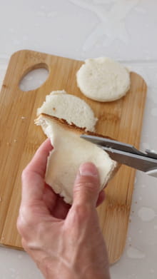 Roses apéritives faciles au pain de mie et jambon de Parme : Etape 2