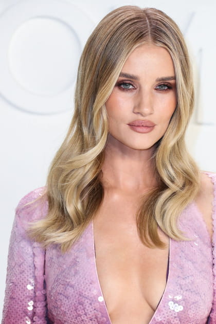 Stars et coloration&nbsp;: Rosie Huntington-Whiteley en blonde