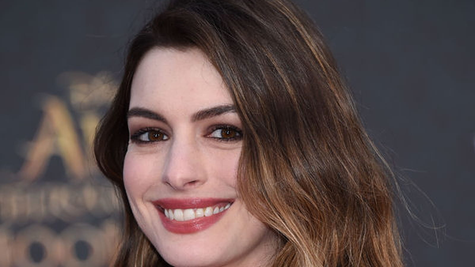 Anne Hathaway, avec un carré