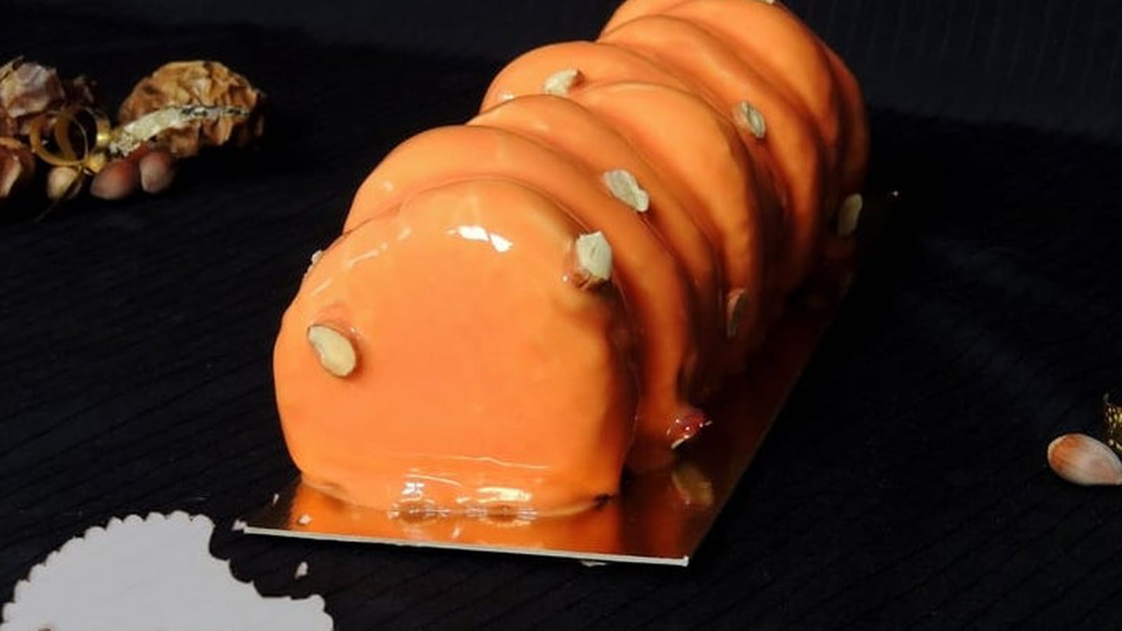 Bûche aux fruits de la passion et noisette