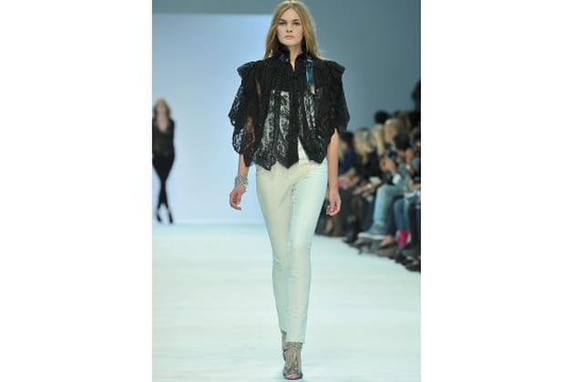 Dentelles victoriennes sur python blanc