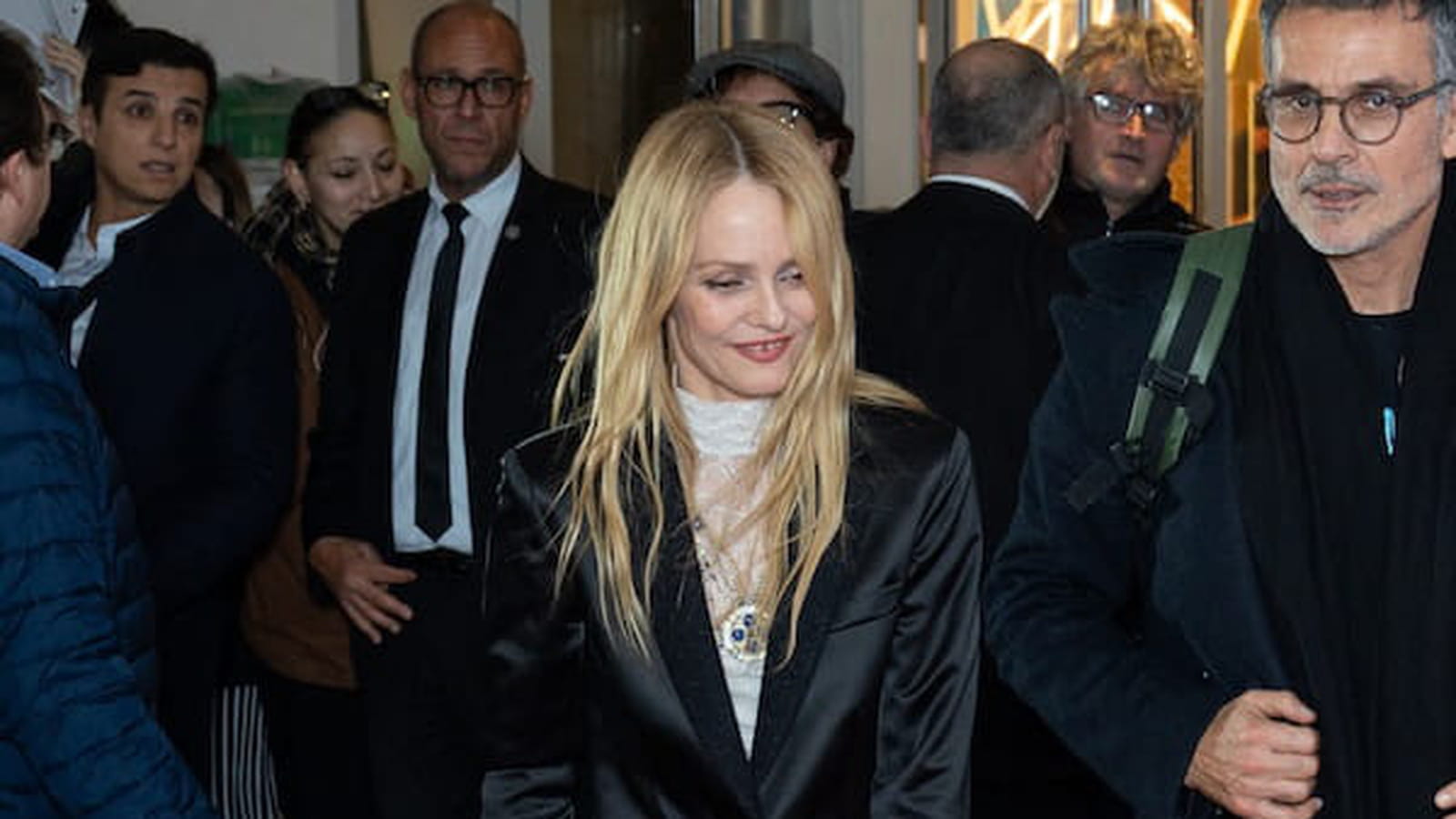 Vanessa Paradis sensuelle dans dans un look bohème-rock, Letizia d'Espagne continue de porter ses robes à fleurs en plein automne…