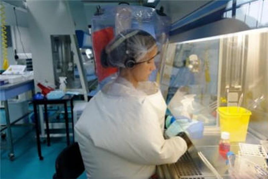 Test diagnostic rapide, antiviraux, vaccins... Où en est la recherche sur Ebola en France ?